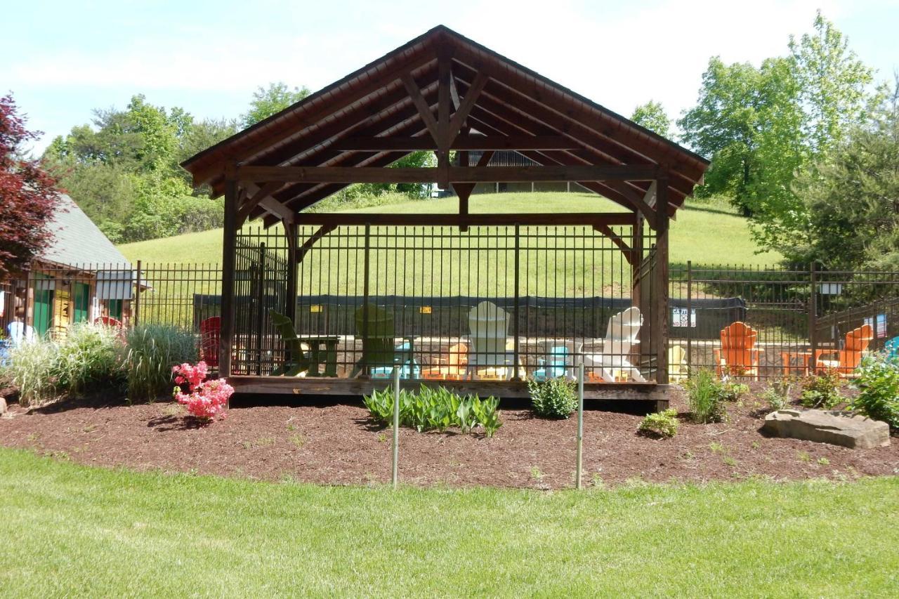 Inviting Sevierville Cabin With Deck And Hot Tub! ภายนอก รูปภาพ