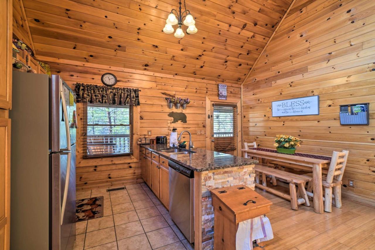 Inviting Sevierville Cabin With Deck And Hot Tub! ภายนอก รูปภาพ