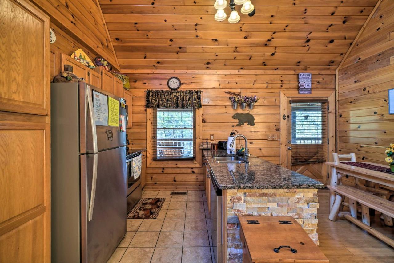 Inviting Sevierville Cabin With Deck And Hot Tub! ภายนอก รูปภาพ