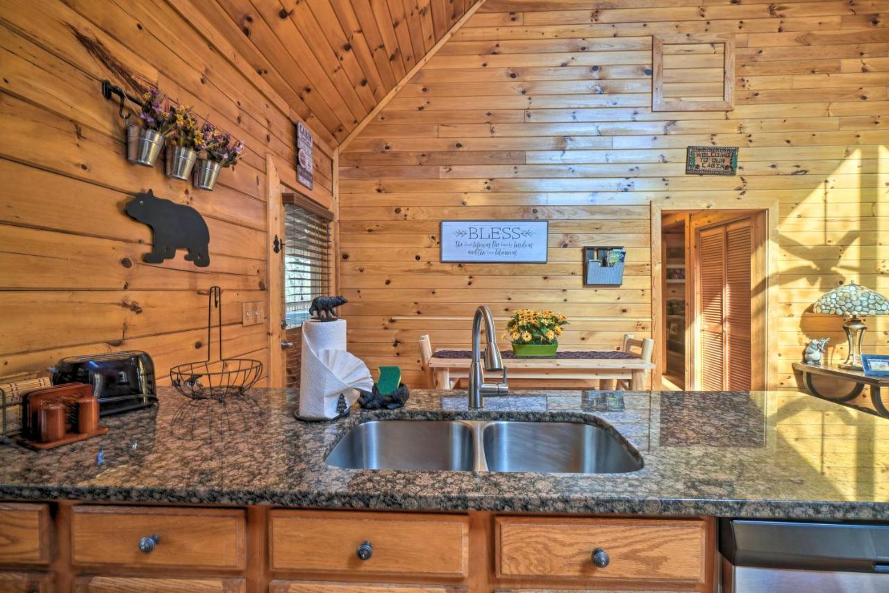 Inviting Sevierville Cabin With Deck And Hot Tub! ภายนอก รูปภาพ