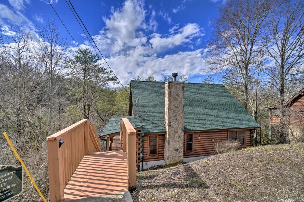Inviting Sevierville Cabin With Deck And Hot Tub! ภายนอก รูปภาพ